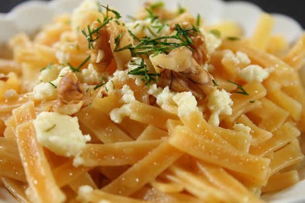 Homemade Noodles with Cheese and Walnuts